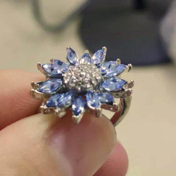 The Poppy Estate inspired blue flower ring in 925 Silver - Picture 2 of 8